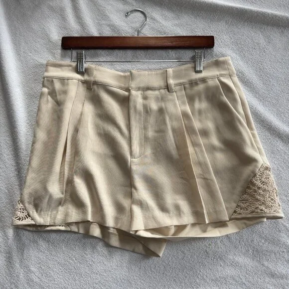 $345 NWOT Cinq A Sept Crochet Lace Corinna Plaster Shorts Pleated - Picture 3 of 6